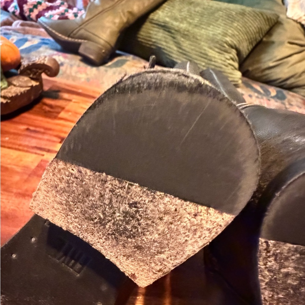 FRYE Sleek Black Leather Boots - Picture 11 of 14